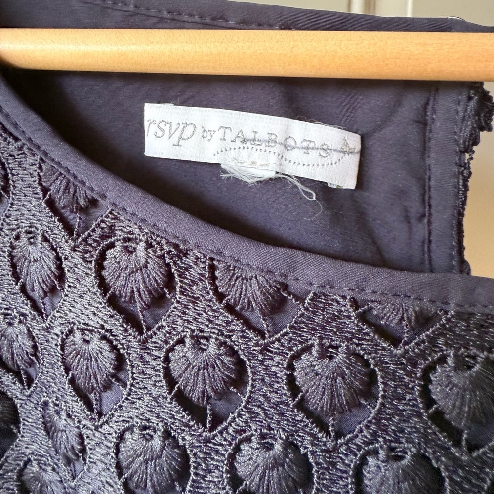 🔥3/$18 rsvp by Talbots Navy Blue Eyelet Lace Blouse - Picture 5 of 8